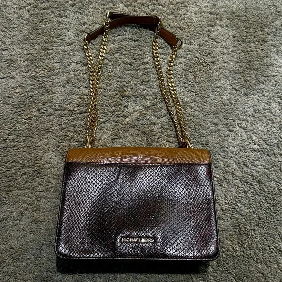 Michael Kors Jade Large Gusset Leather Shoulder Bag - Picture 2 of 3